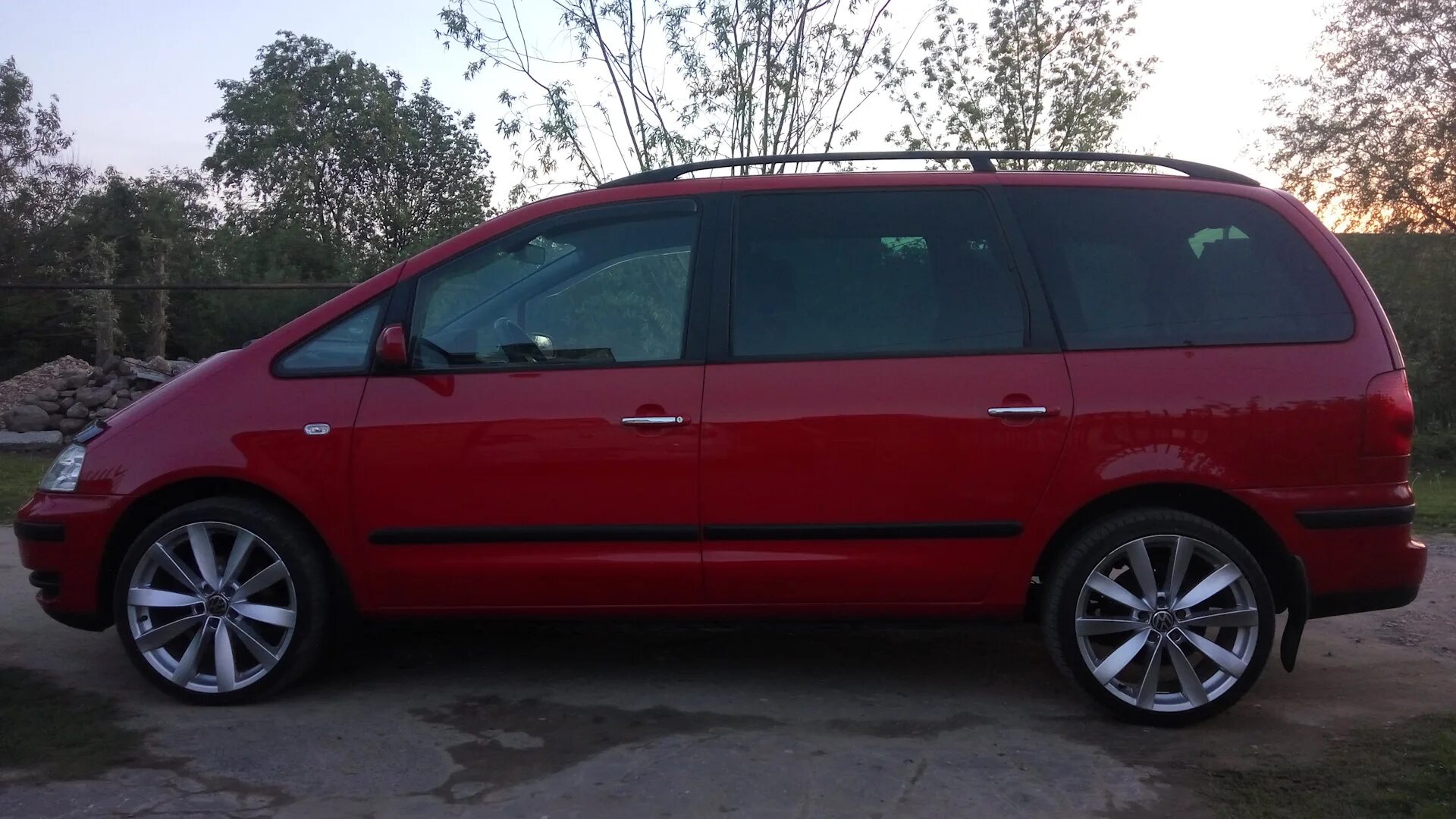 Диски на фольксваген шаран. Vw sharan r18. Фольксваген шаран 2. Фольксваген шаран 2001. Vw sharan r17.