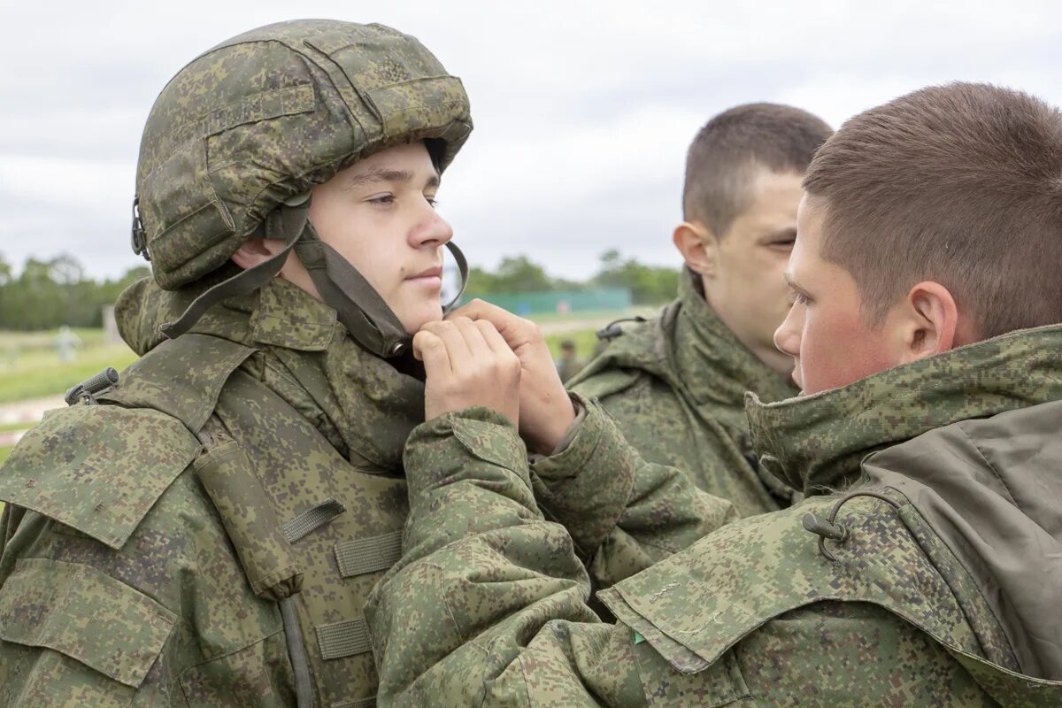 Уссурийское Суворовское военное училище воспитанники. Уссурийское Суворовское училище фото. УСВУ 4м. Наша армия учение видео обзор.