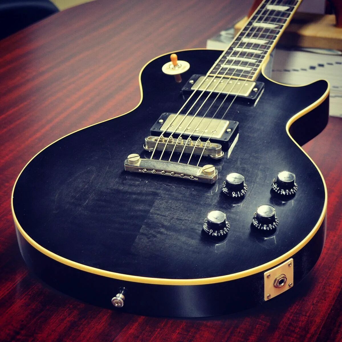 Гитара Gibson les Paul. Электрогитара Gibson les Paul. Гитара Гибсон лес пол. Гибсон леспол стандарт.