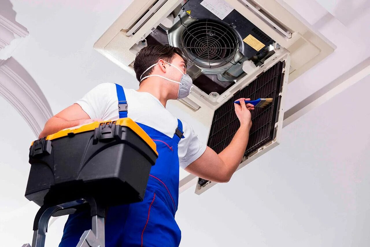 Монтаж вентиляционного оборудования. Бригада монтажников. Инженер по вентиляции. Монтаж вентиляционного оборудования. Hvac система вентиляции и кондиционирования.