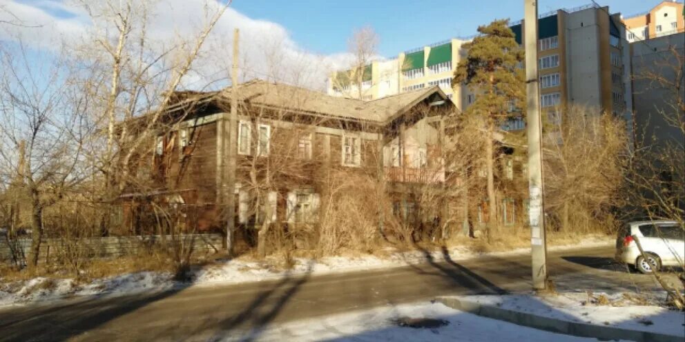 Аварийный дом. Сибирская бараки чита. Аварийное жилье чита. Чита бараки. Аварийный дом чита.