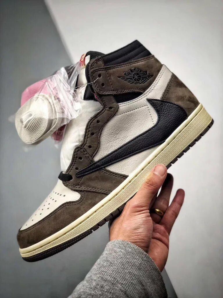 Кроссовки nike travis scott x jordan. Nike Air Jordan 1 x Travis Scott. Nike Air Jordan 1 Travis Scott. Nike Jordan 1 Travis Scott. Nike Air Jordan 1 Retro High Travis Scott.