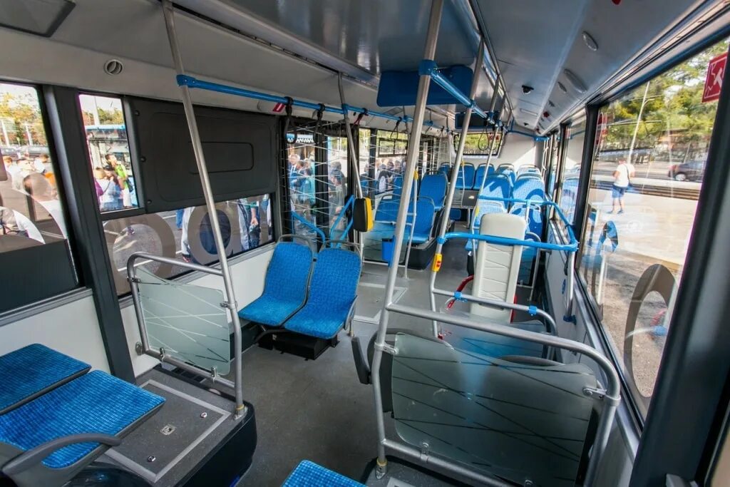 Электробус проезд. Электробус камаз-6282 внутри. электробус камаз-6282 салон. лиаз 6213 кабина. электробус камаз-6282 кабина.