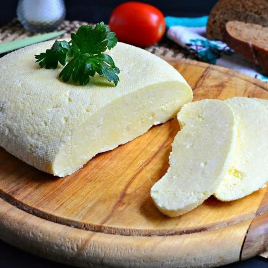 Домашние сыры рецепты фото. Фета сыр брынза адыгейский пармезан. Фета и адыгейский сыр. Адыгейский сыр из козьего молока. Домашний сыр из молока.