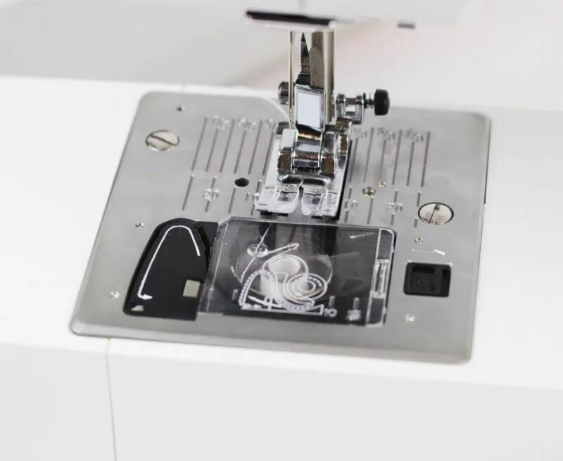 Швейная машинка с горизонтальным челноком. Швейная машина Aurora Style 800. Швейно-вышивальная машина Aurora Style.