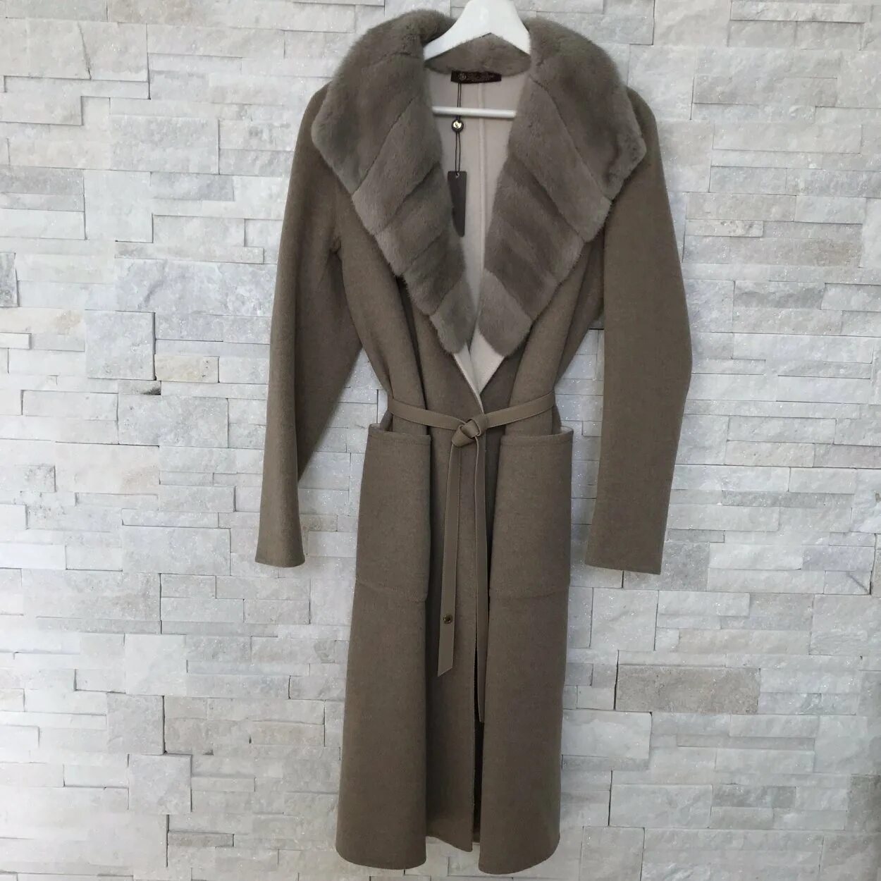 Loro piana пальто женское. Loro piana summer walk женские цвета. Костюм лоро пиано. Лоро пиана кашемировые свитера. Loro piana пальто женское.