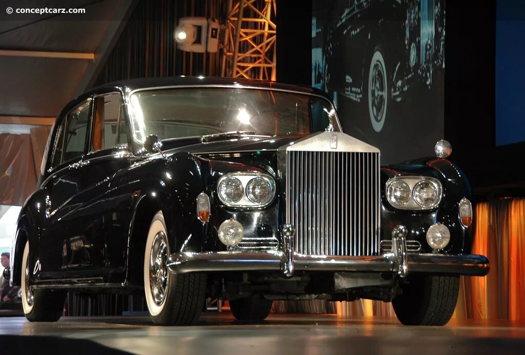 Старые роллс. Rolls Royce Phantom 1963. 1963 Rolls-Royce Phantom v. Rolls Royce Phantom 5. Роллс Ройс 1964.