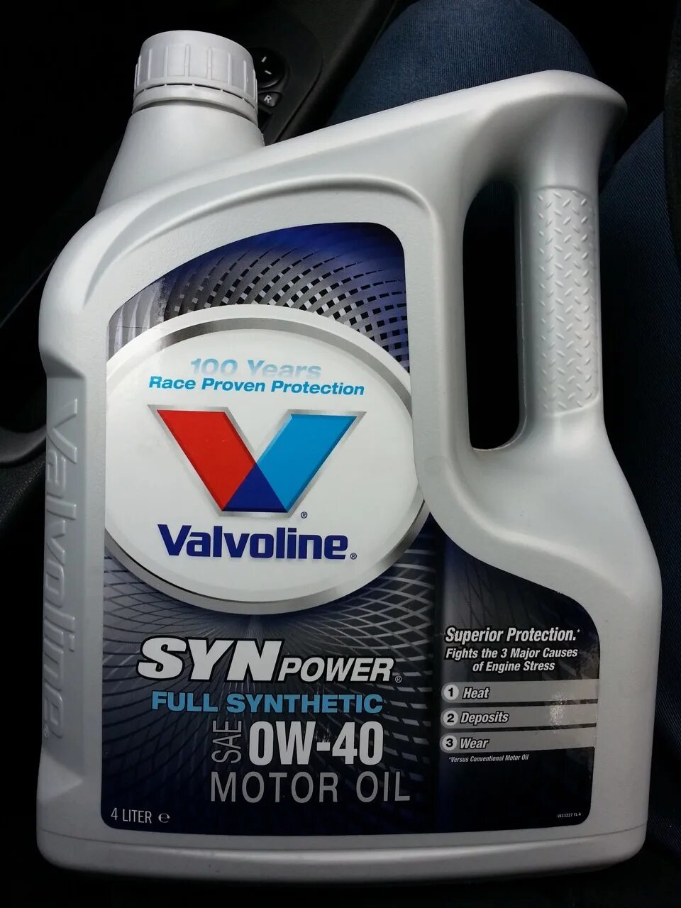 Купить моторное масло валволайн. Valvoline 0w40. Valvoline 872588. SYNPOWER SAE 5w40 SM/CF. Valvoline 872372 масло моторное.