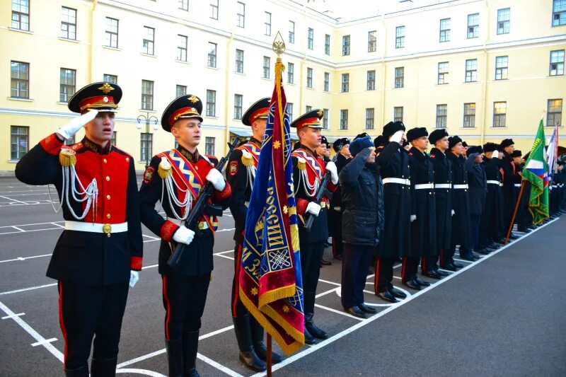 Петербургское сву. Санкт-Петербургское Суворовское военное училище МВД России. Кронштадтская 3 Суворовское училище. Суворовское училище МВД СПБ. Знамя Суворовского военного училища.