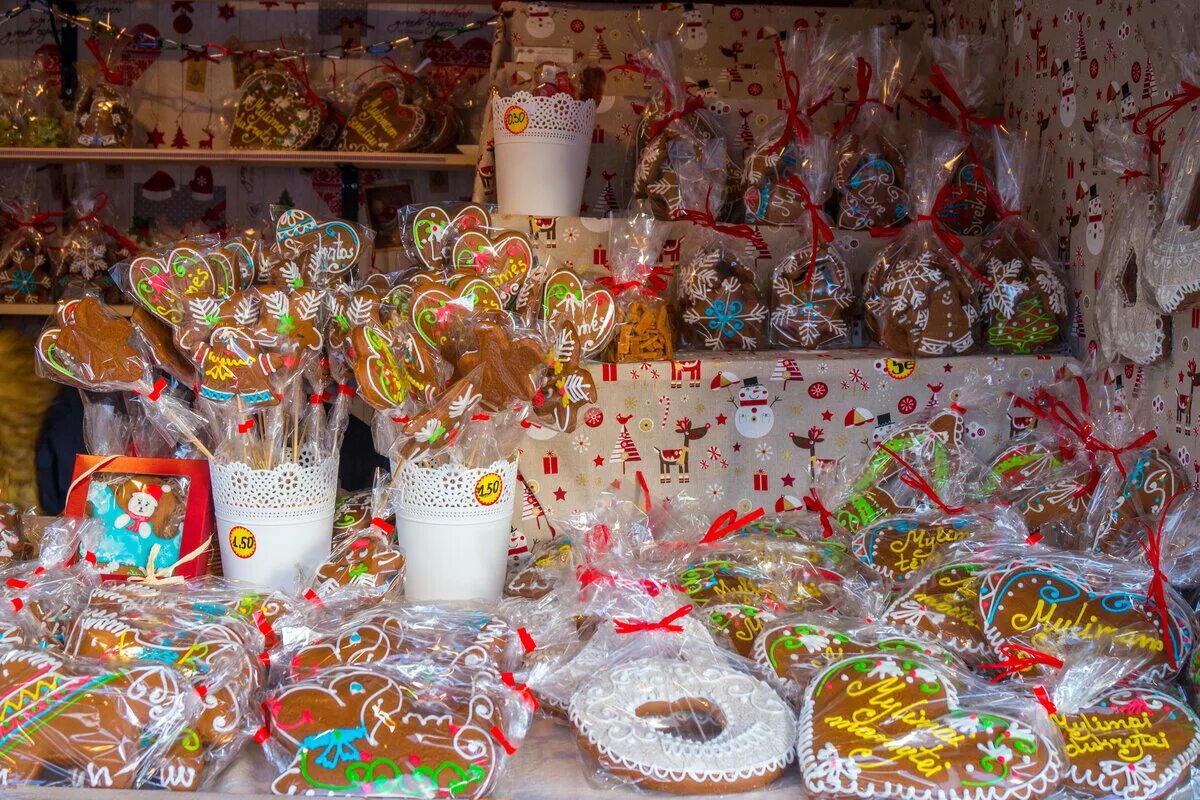 Сладости на новый год. Ярмарка сладостей. Ярмарка конфет. Новогодние сладости для ярмарки. Магазин сладостей в германии.