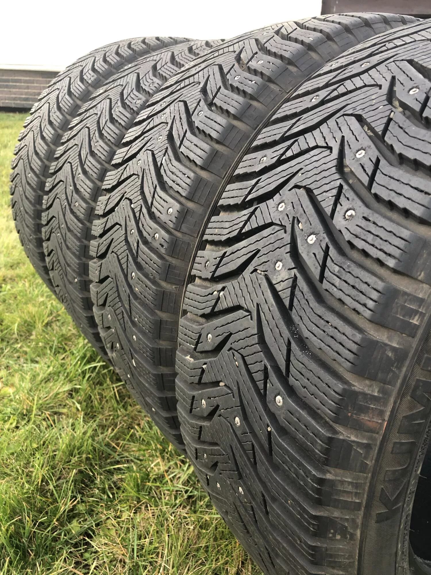 Кумхо 215/50/17 t 95 Wi-51. Kumho Winter 215/50 r17 95t. Кумхо 265 65 17 зимняя шипованная. Кумхо шипованная резина.