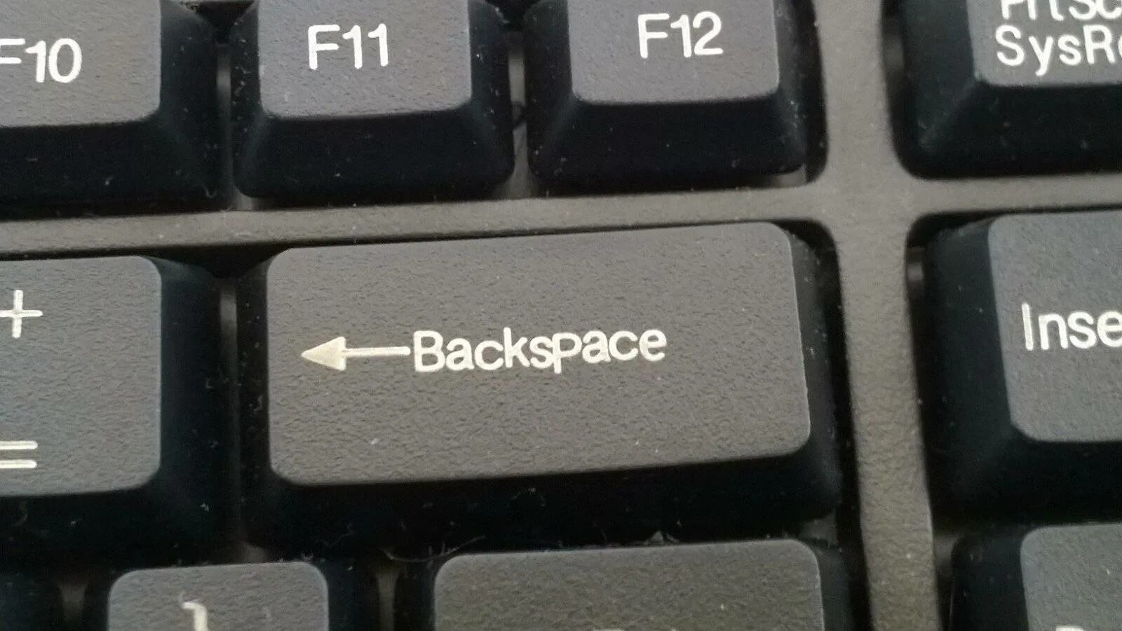 Кнопка space на компьютере. Бэкспейс на клавиатуре. Backspace (клавиша). Кнопка Backspace на клавиатуре. Backpack кнопка на клавиатуре.