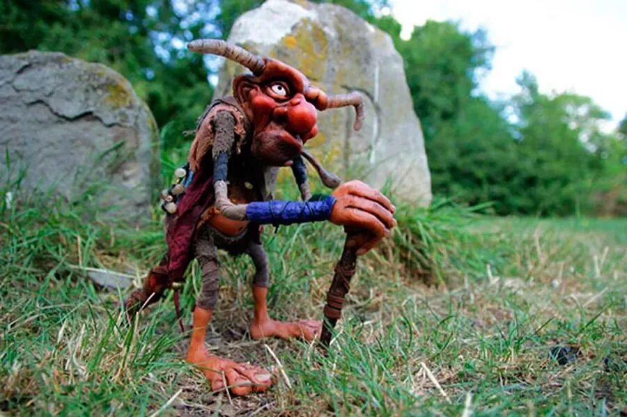 Тролли в мире людей. Гномы тролли скульптуры. гном тролль.