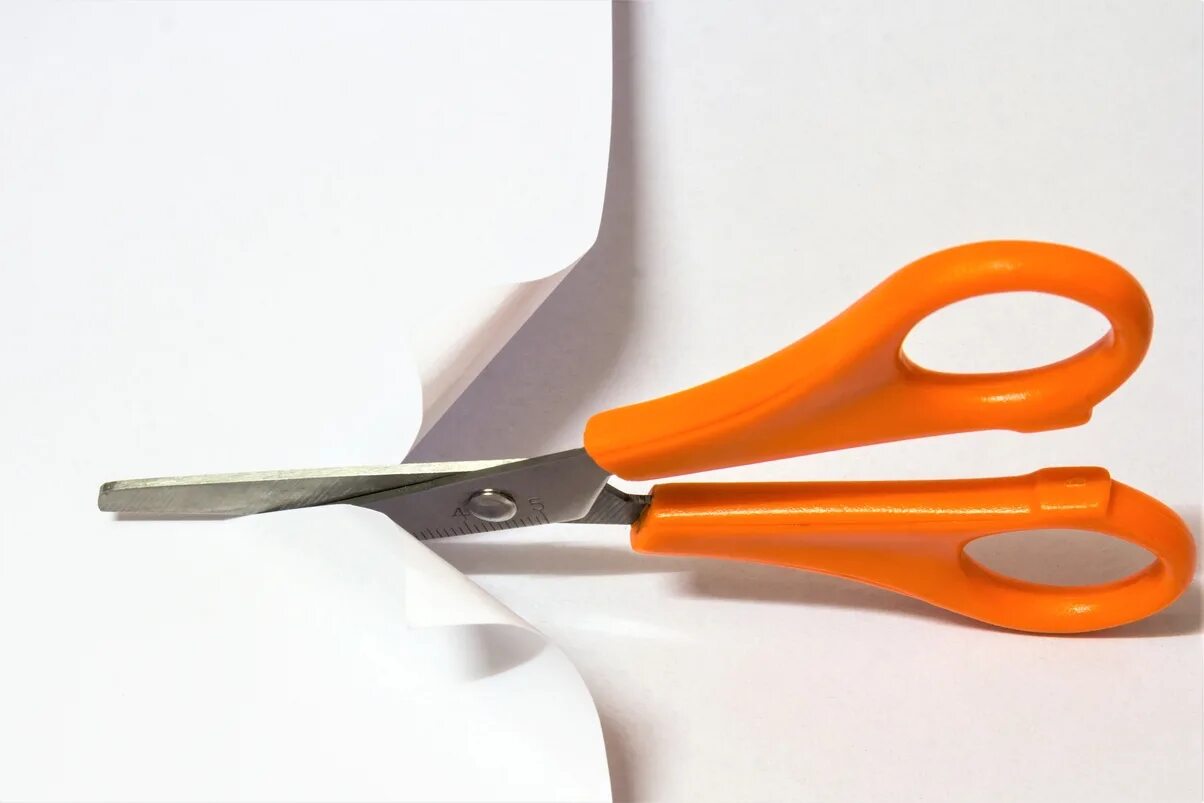 Cutting scissors. Ножницы режут. Ножницы разрезают бумагу. Ножницы отрезают ножницы. Отрез ножницами.