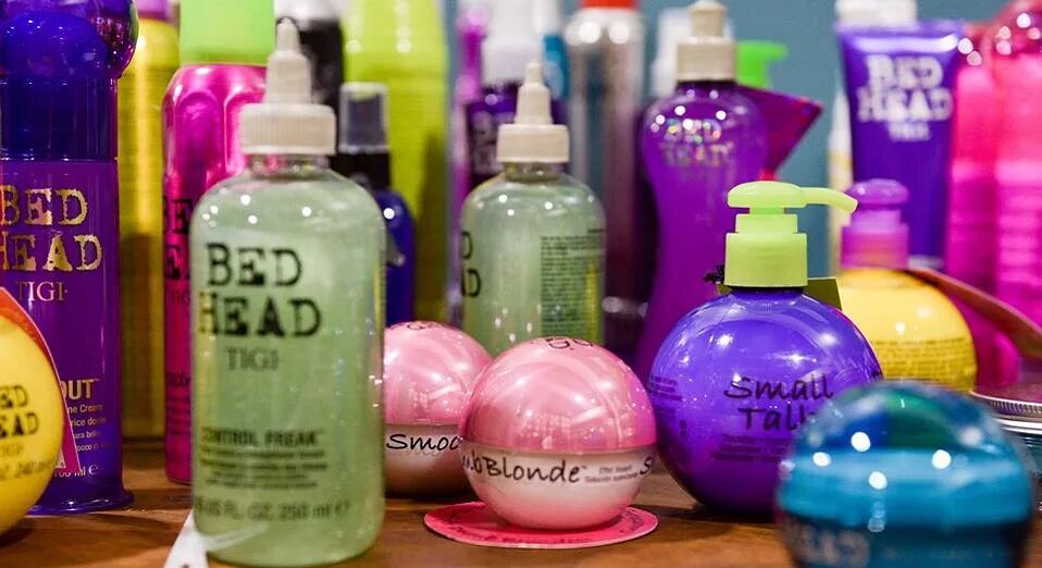 Стайлинг 10 редкен. Redken реклама. Со стайлинг. Стайлинги для укладки волос. Kerastase профессиональная косметика для волос.