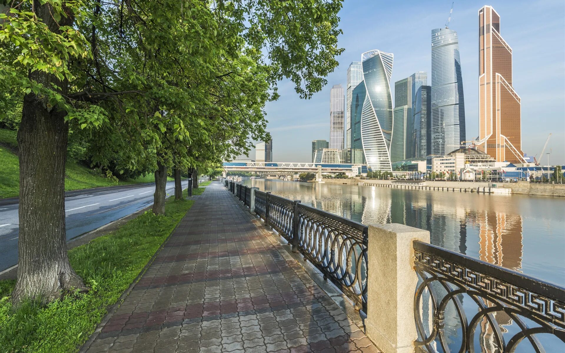 Набережная деловой центр. Москва сити с набережной тараса шевченко. смотровая площадка на набережной тараса шевченко. набережная тараса шевченко вид на москва сити. набережная тараса шевченко москва река.