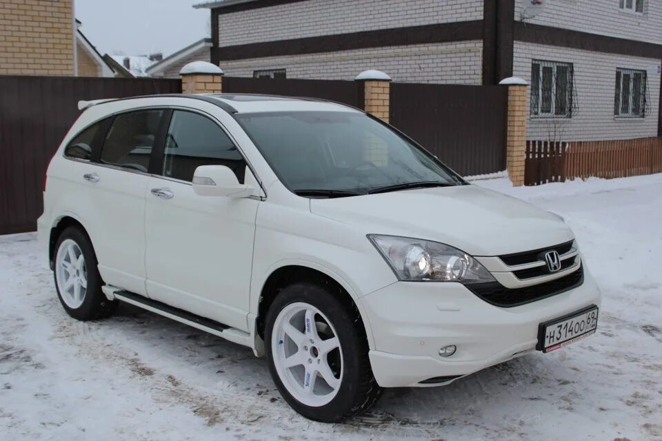 Honda CRV 2008 белая. Honda CRV 3 белые диски. Honda CR-V 2009 серебристый с порогами. Хонда ЦРВ 2008 года белая. Купить хонду црв в красноярском