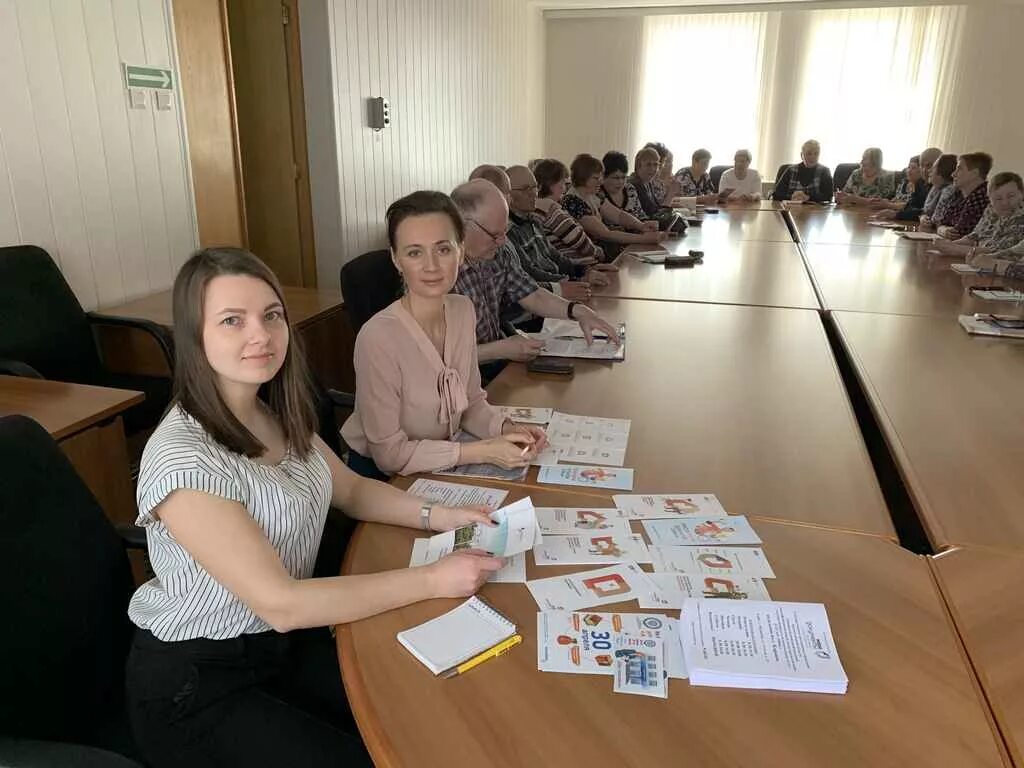 Родители с детьми мфц. Режим мфц г коряжма. Работники мфц архангельска. Мои документы архангельск. Работа мфц коряжма.