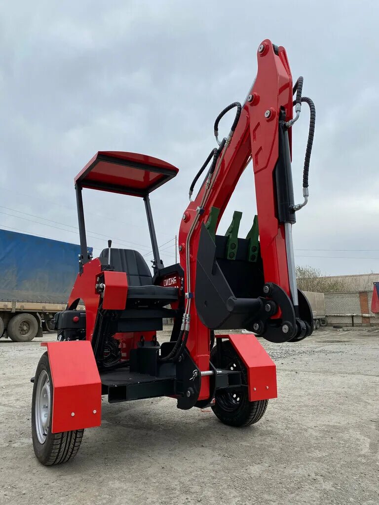 Ред инжиниринг челябинск. Adc logo. Ред инжиниринг. Ред рино прицепной мини экскаватор. Мини экскаватор редрино.