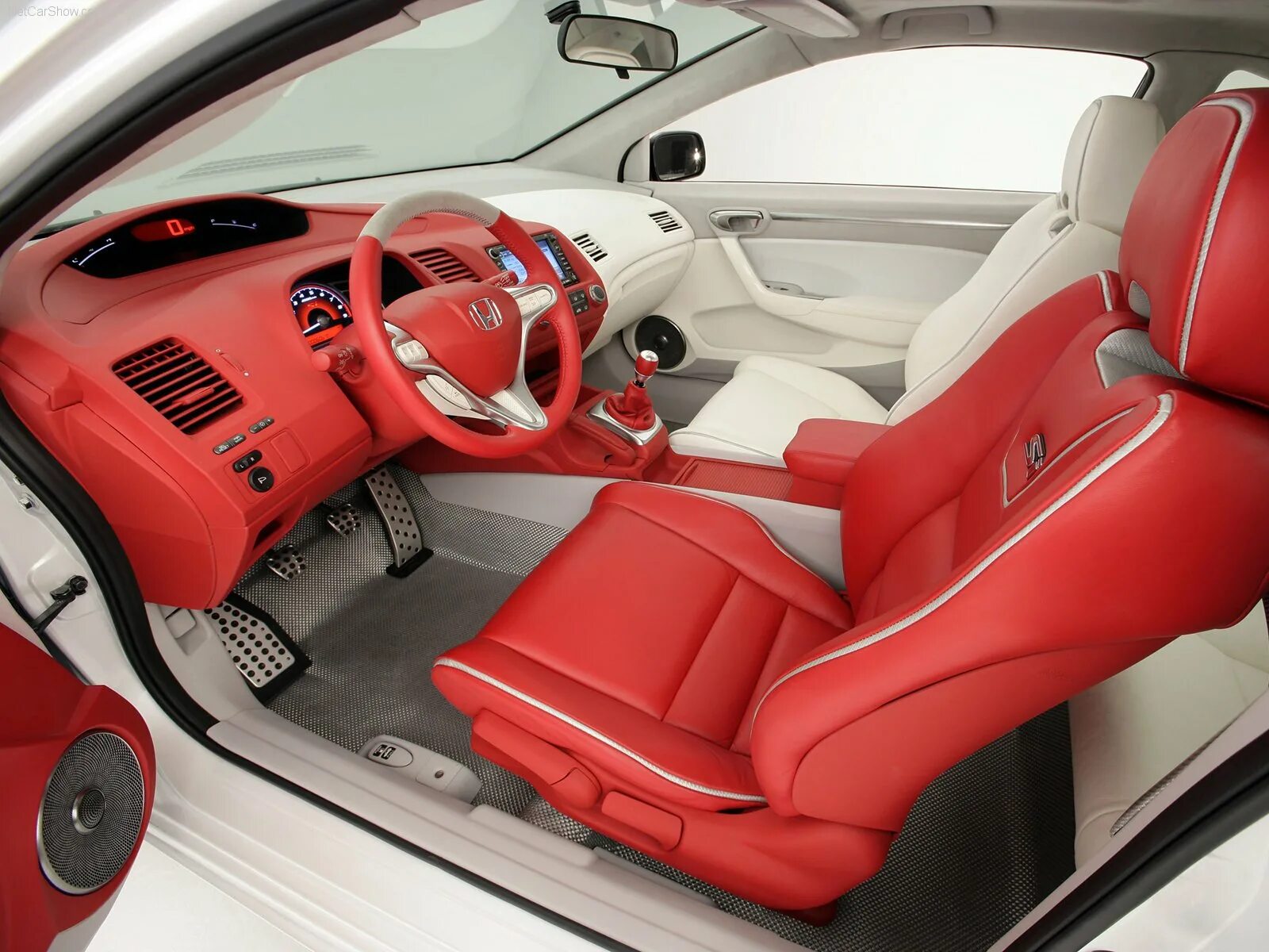 Белый салон в авто. Красный салон кожа civic 4d. хонда цивик красный салон. хонда цивик 2005 салон. хонда цивик 4д с красным салоном.