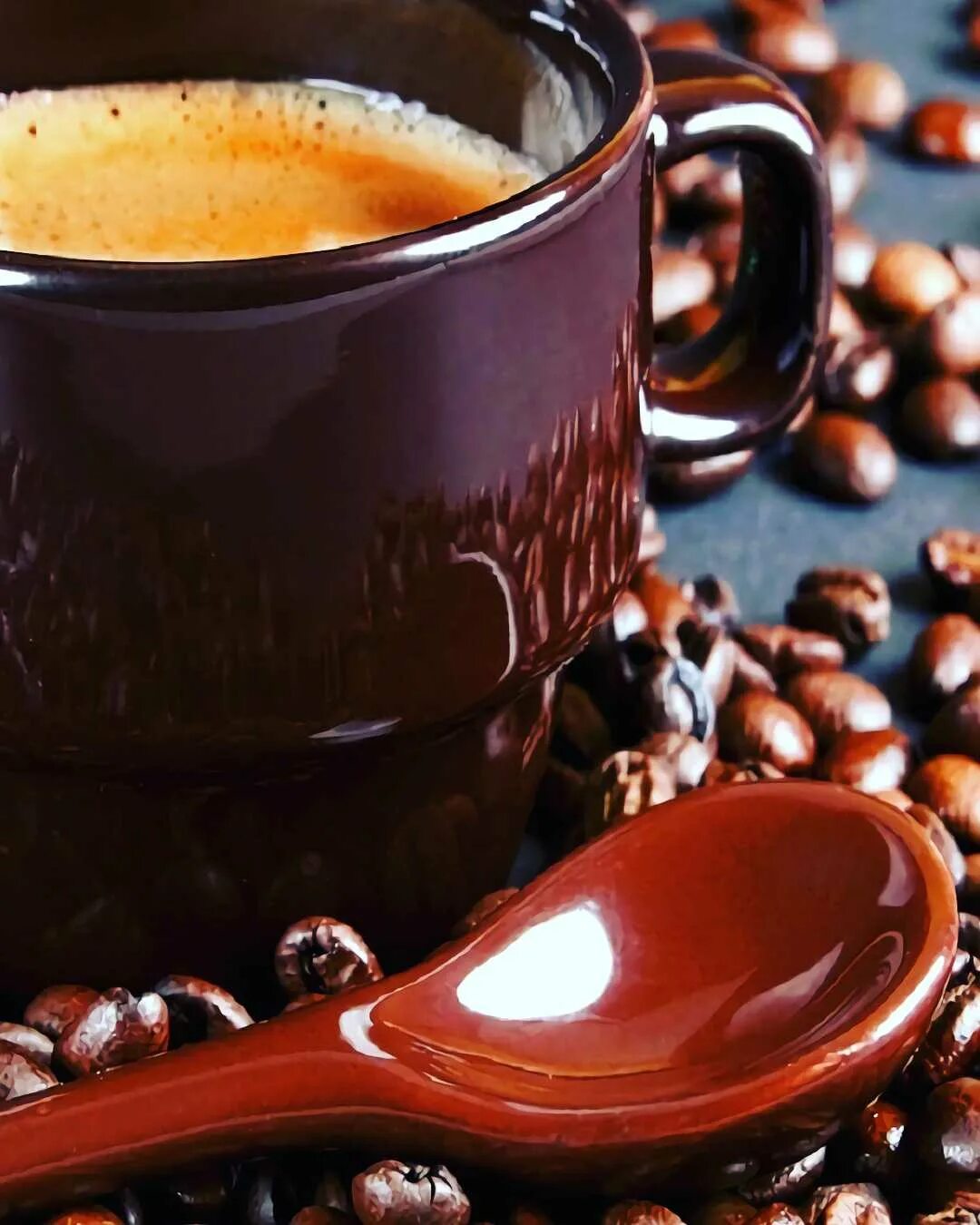 Добрый день кофе открытка. Доброго дня кофе. Доброе утро кофе. Открытки с добрым утром с кофе. Чашечка кофе для настроения.