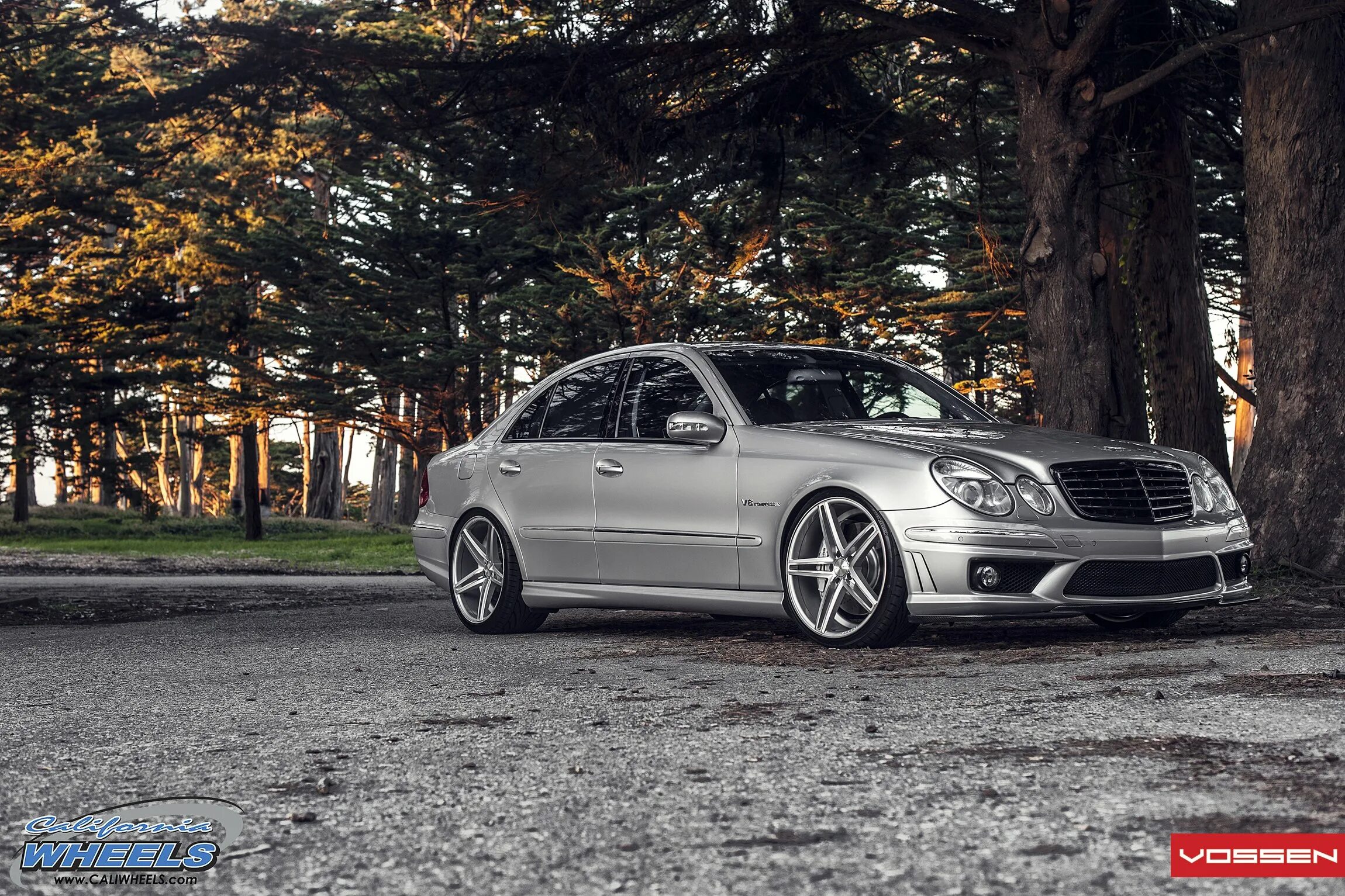 211 bi. Мерседес w211 AMG 63. Mercedes Benz e class w211. Vossen на Мерседес w211. Mercedes w211 AMG.