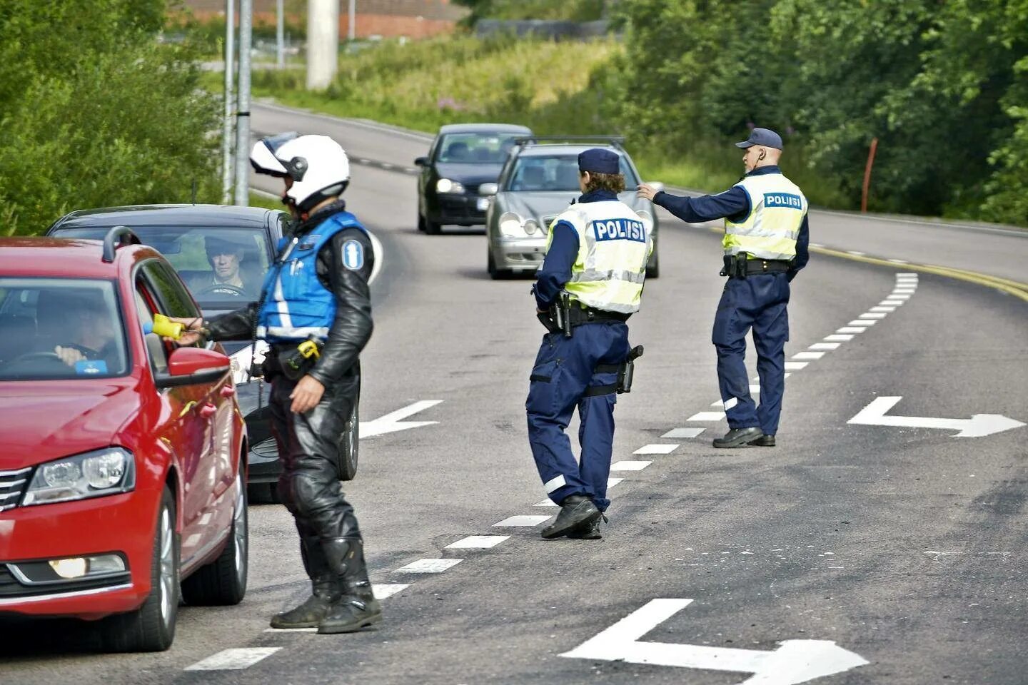 Безопасность финляндии. Полиция Финляндии. Форма полиции Финляндии. Финская дорожная полиция. Финляндская полиция.