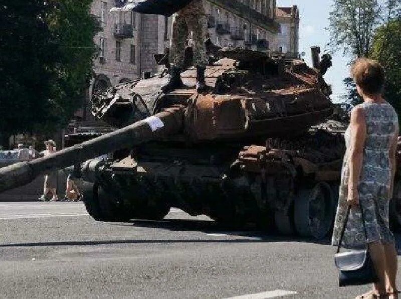 Выставка уничтоженной украинской техники. Выставка уничтоженной украинской техники. Трофейная техника нато в москве. Бмп cv90. Где выставка подбитой техники в москве.