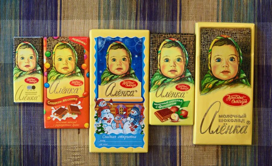 Шоколад аленка обертка. Новый дизайн шоколадки аленка. Шоколад аленка молочный с фундуком 90г. Шоколад аленка 90 гр. Фон шоколадки аленка.