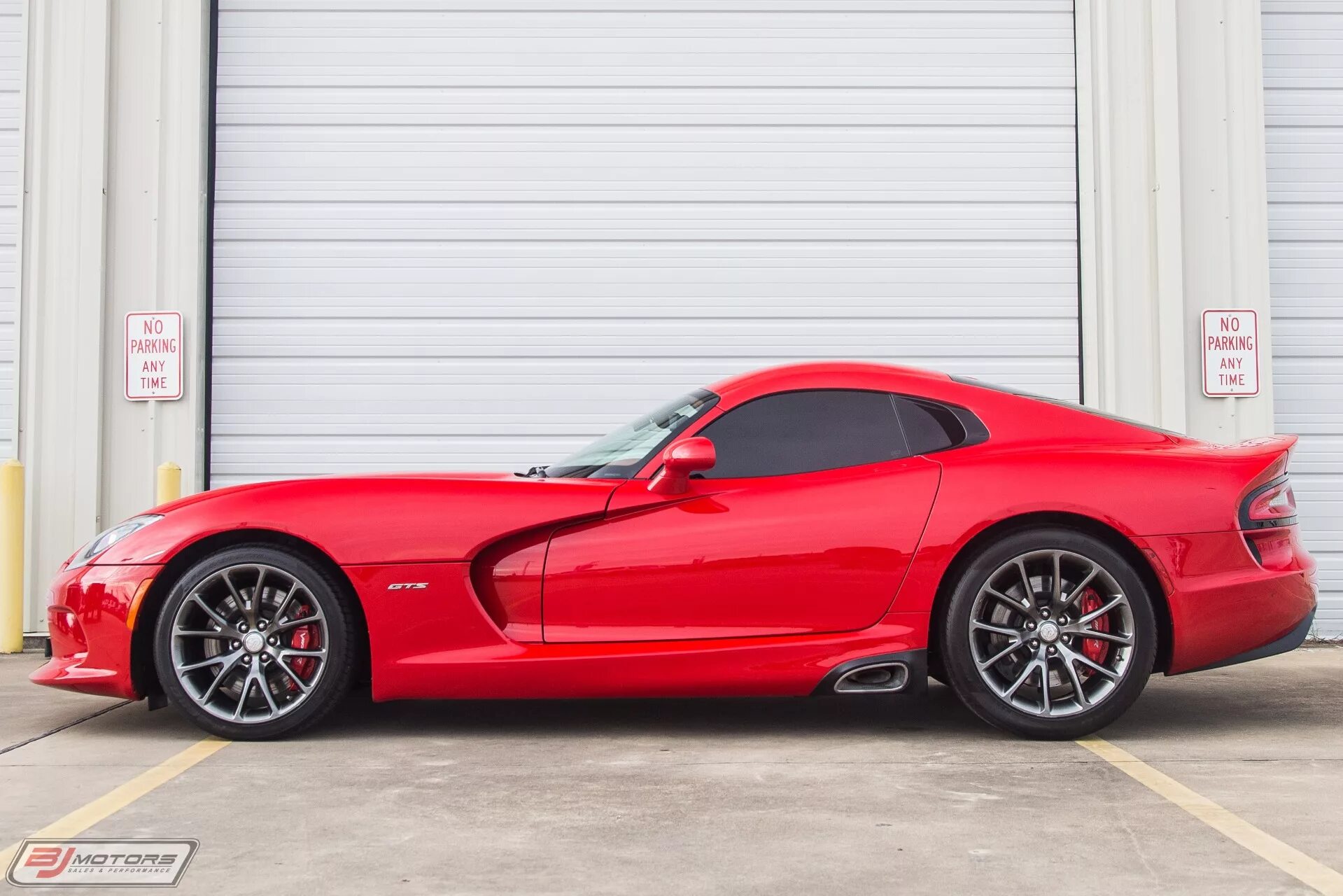 Dodge srt Viper GTS 2013. Dodge Viper GTS 2013 Red. Додж Вайпер 2020 красный. Додж srt Вайпер GTS. Massage viper