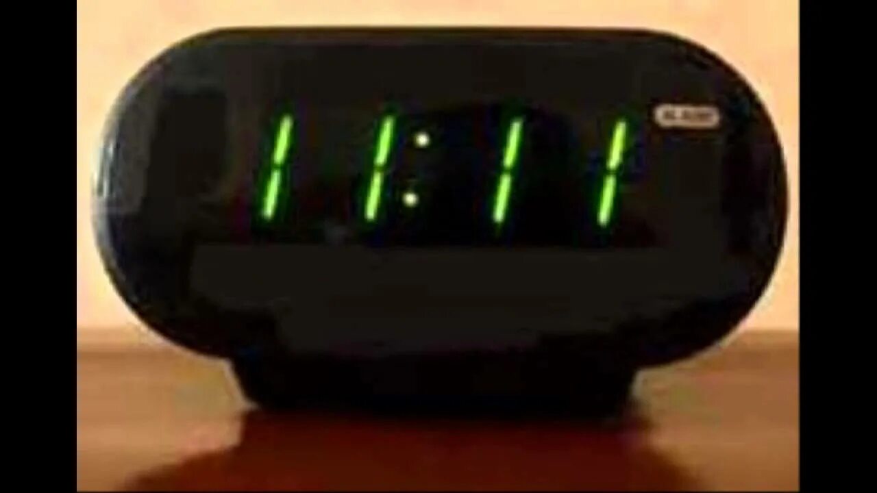 Что означает 1111. Числа на часах 1111. Ангельские часы 1111. Одинаковые цифры на часах 1111. 11 11 На электронных часах.