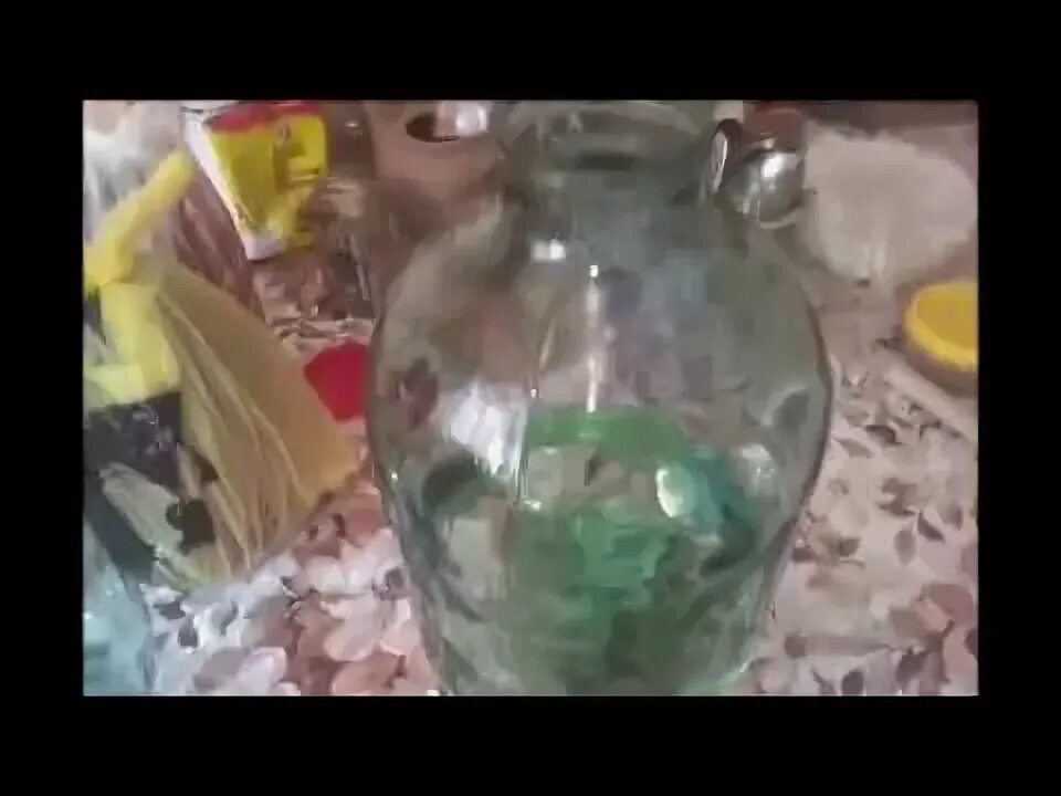 Зеленый самогон. Химка на спирту. Настой полынь. Настойка на полыни из самогона. Самогон на полыни.