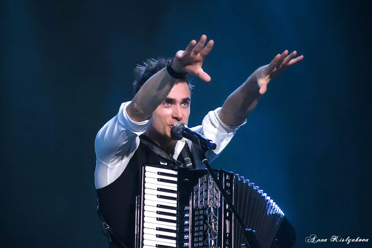 Баянист петр дранга. Аккордеонист петр дранга. Аккордеонист дранго. Аккордеонист петр дранга. Аккордеонист дранго.