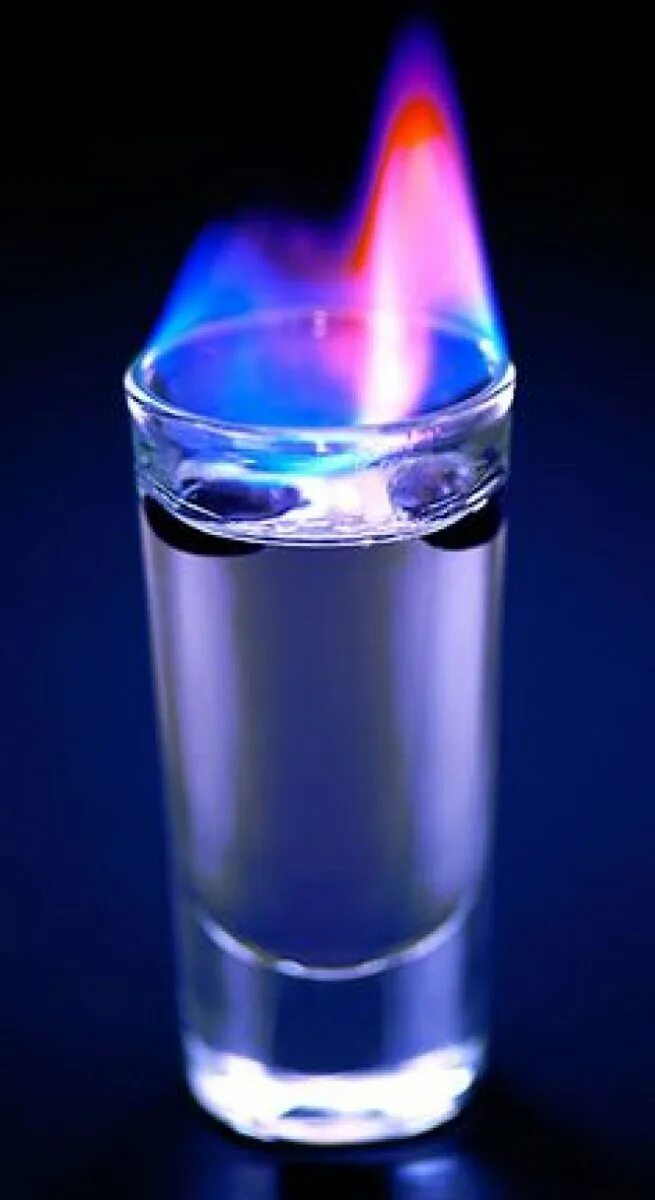 Коктейль Flaming Sambuca. Коктейль с пламенем. Коктейль с огнем. Самбука шот