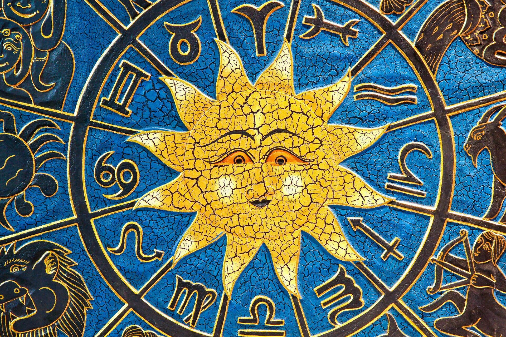Астрология. Солнце в астрологии. Фреска солнце. Солнце Зодиак.