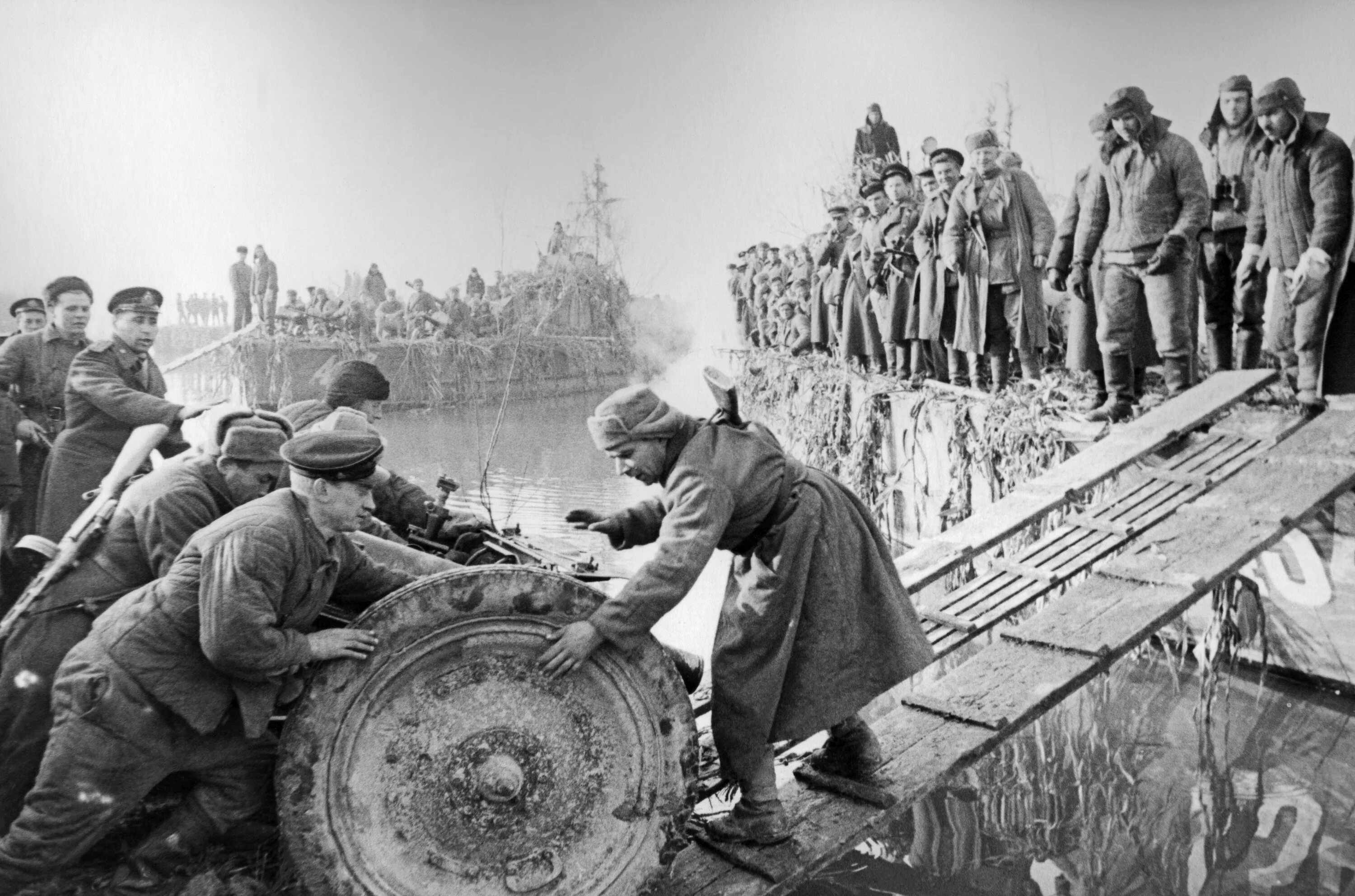 Сражения 1945 года в великую отечественную. Река одер 1945. форсирование одера январь 1945. балатонская операция 1945.