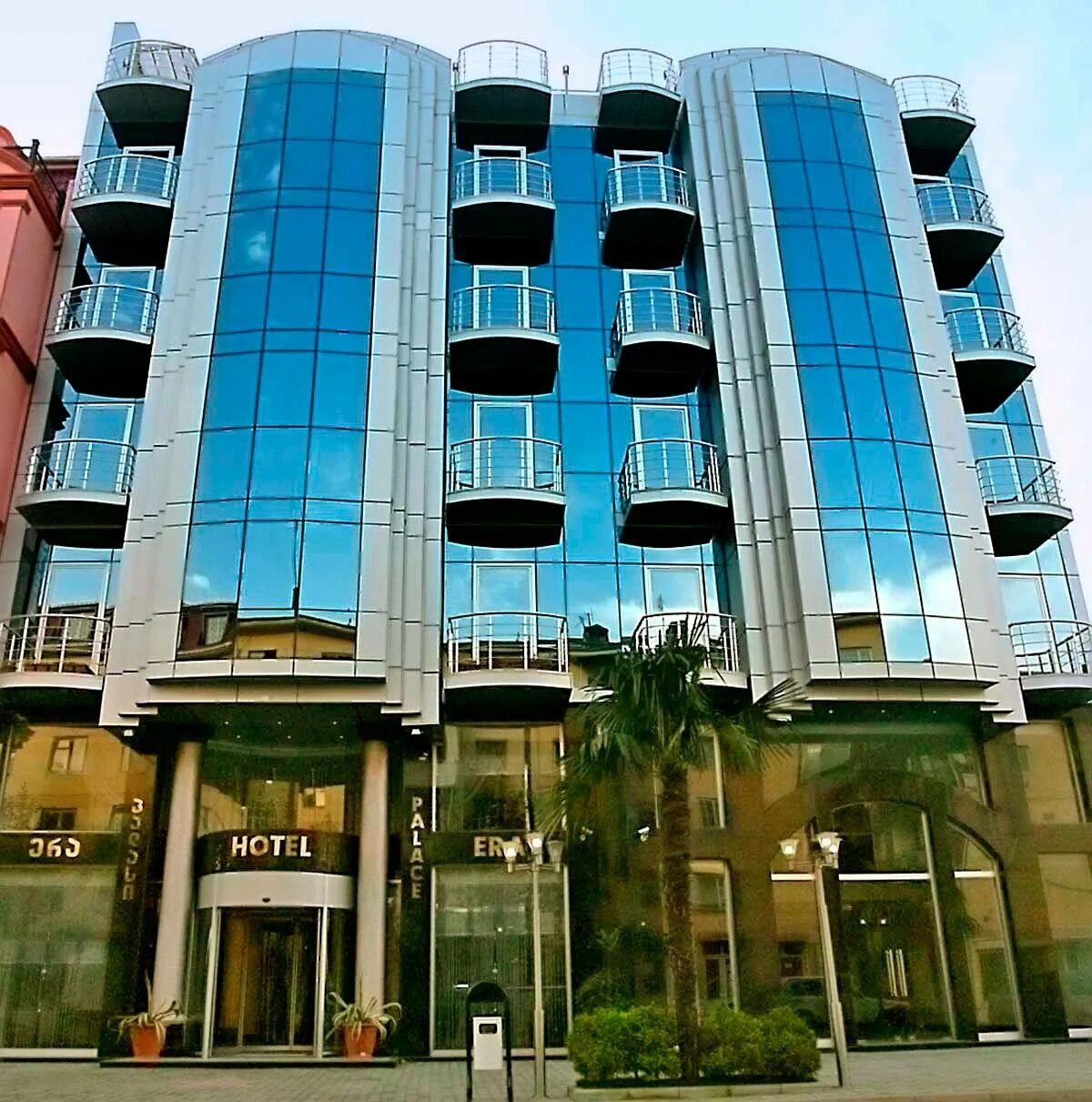 Ire palace 4 батуми. Отель era palace. Batumi palace 4 батуми. Batumi palace 4 батуми. Батуми гостиница легенда.