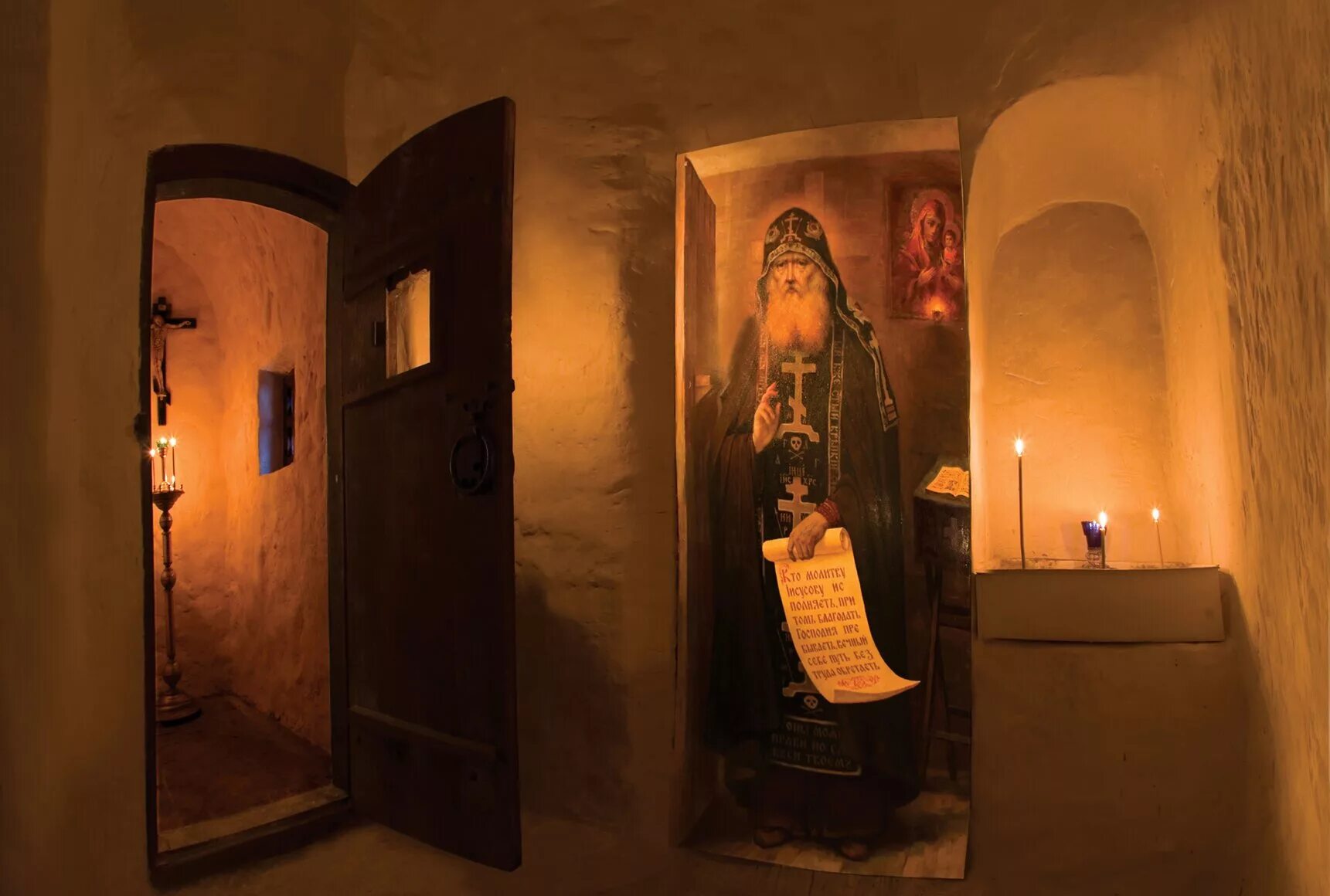 келья инока. келья инока. свято-успенский псково-печерский монастырь пещеры. келья монаха отшельника. келья инока.