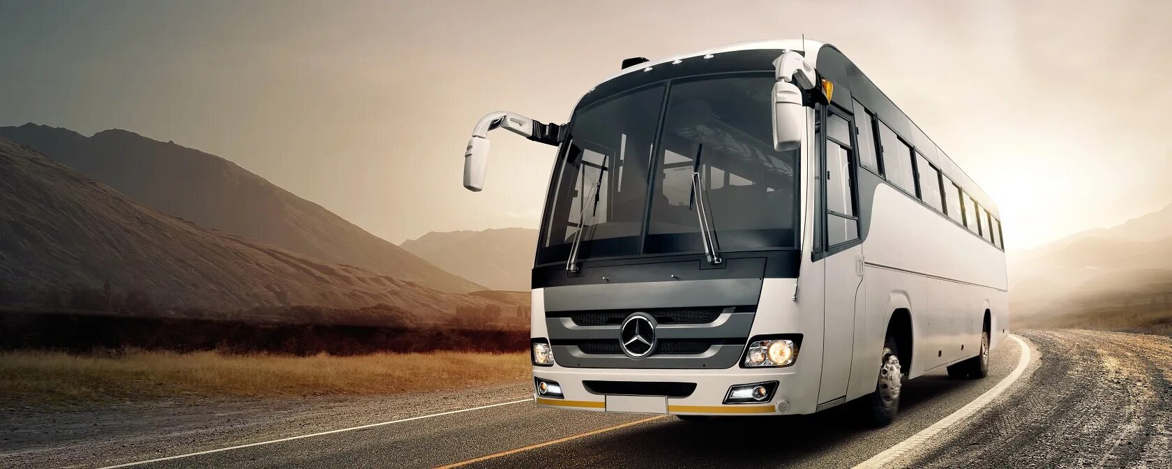 Mercedes Benz Bus. Красивый автобус. Автобусы фото красивые. Рейсовый автобус на красивом фоне.