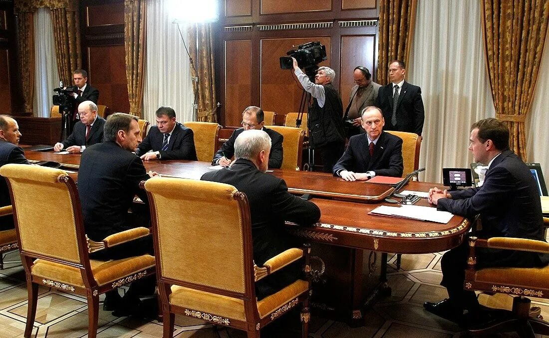 совбез помощники