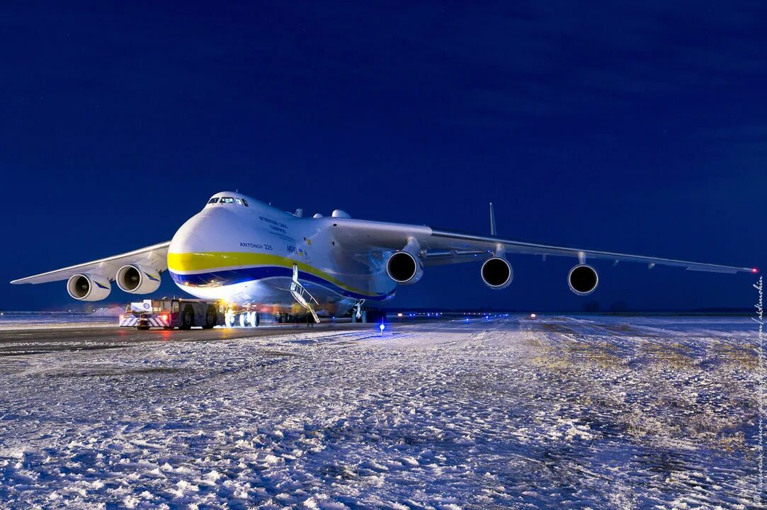 АН-225 Мрия. Самолет Мрия АН-225. Самолёт Антонов 225 Мрия. Самый большой самолёт в АН-225 Мрия. Мрия самолет википедия