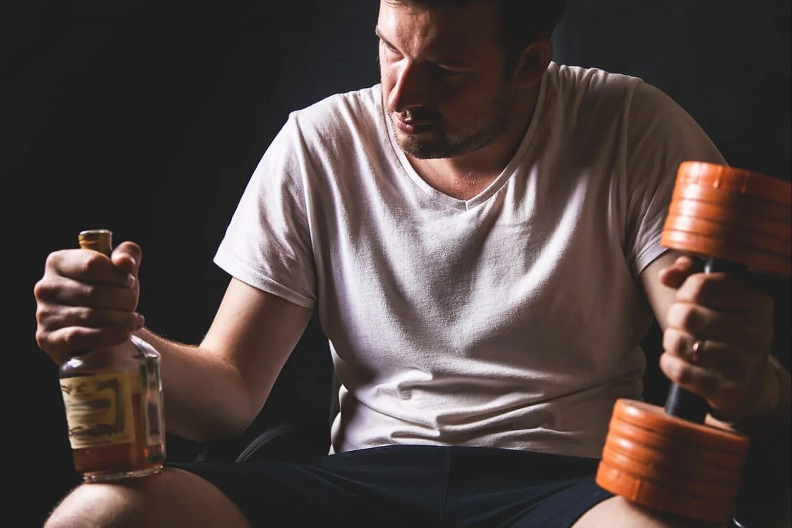 Спорт с похмелья. Мужчина с бодуна. Спорт с похмелья. Парень с перепоя. Мужик с похмелья фото.