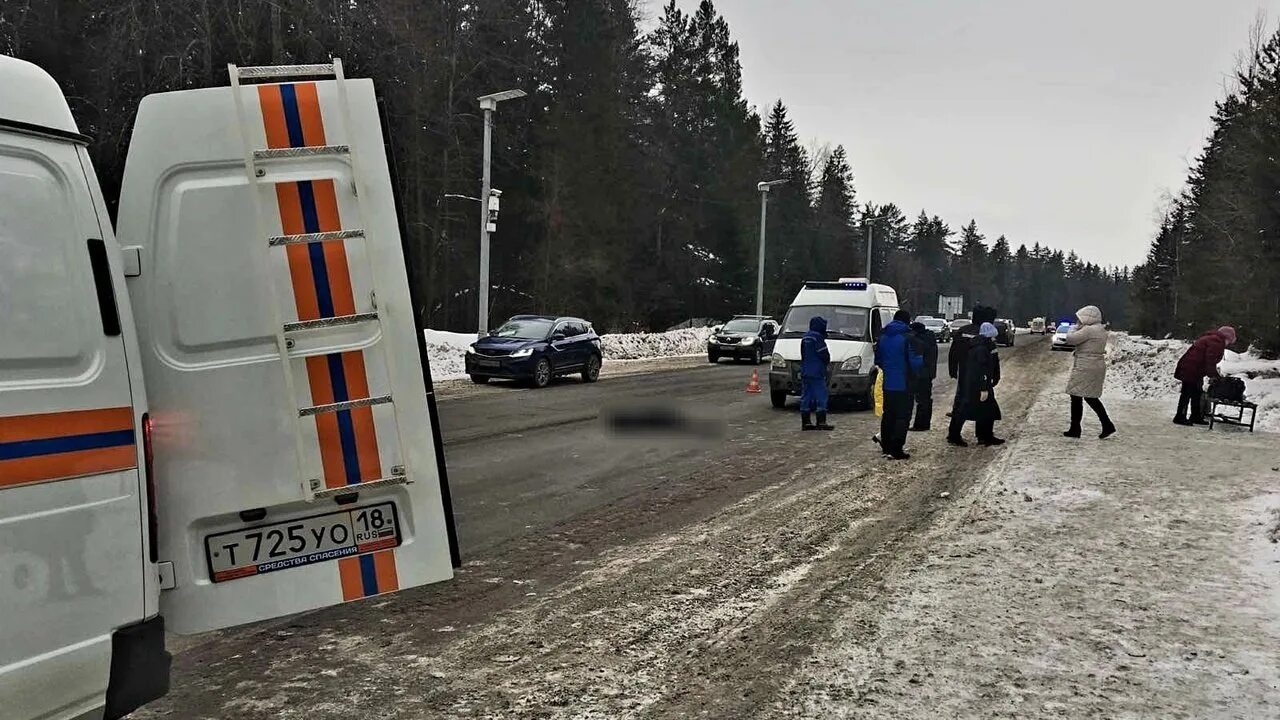 26 01 2023. Грузовик на трассе. Сегодняшние аварии на трассах. Авария в Удмуртии вчера на трассе.