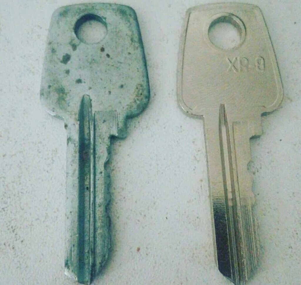 Дубликат ключей без ключа. Дубликат ключей. Ригельный ключ дубликат. Квартира ключи. Копии ключей от квартиры.
