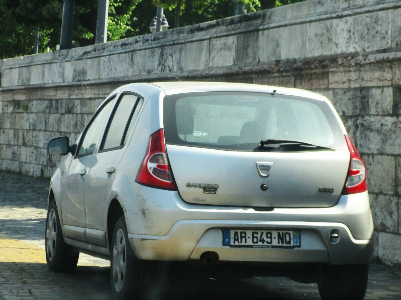 Renault Sandero во Франции. Французские номера машин. Гос номера Франции. Жопер Сандеро французский автомобиль. Нужен номер франции