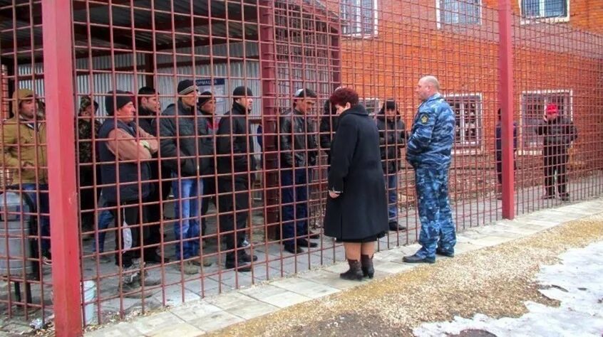 Центр содержания мигрантов. Сахарова цвсиг. сахарово тюрьма. мигранты в тюрьме. спецприемник для мигрантов.