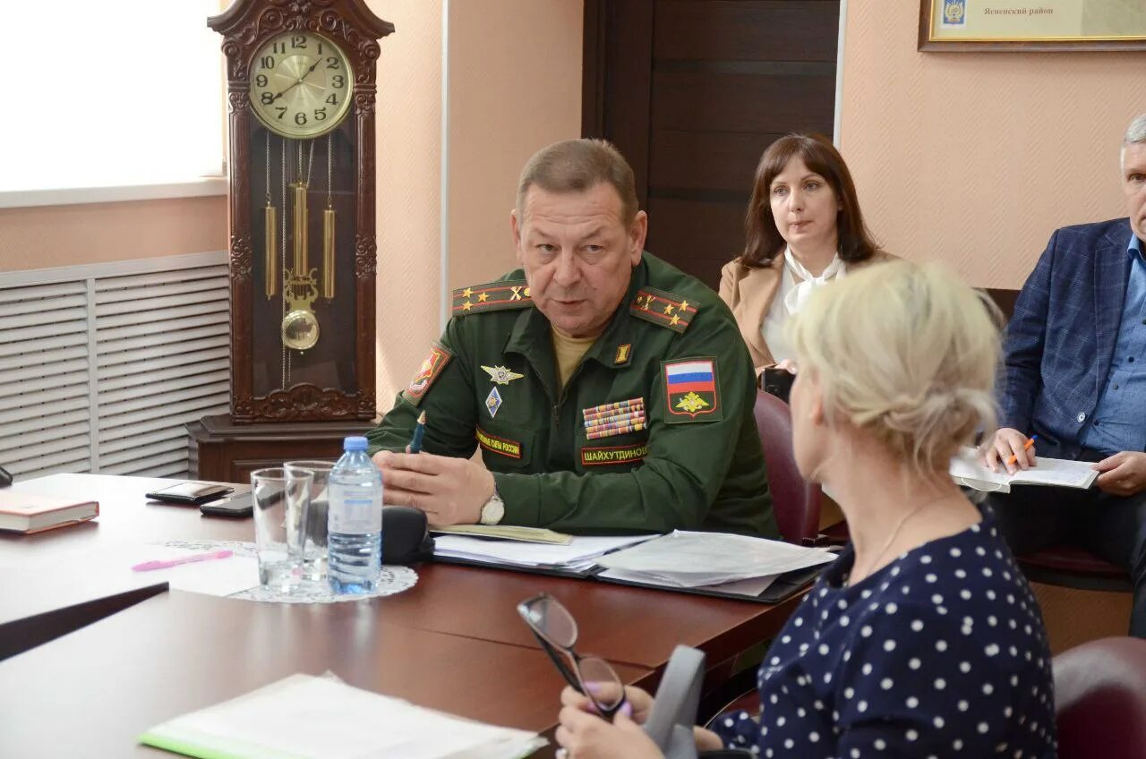 Совещание командир войсковой части. Жена Салмина Оренбург.