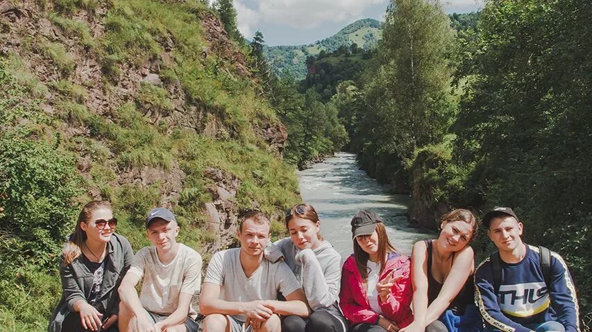 Турбаза шотозеро карелия. Место для отдыха студентов. Молодежный туризм. Лагерь для студентов. Студенты на отдыхе на природе.