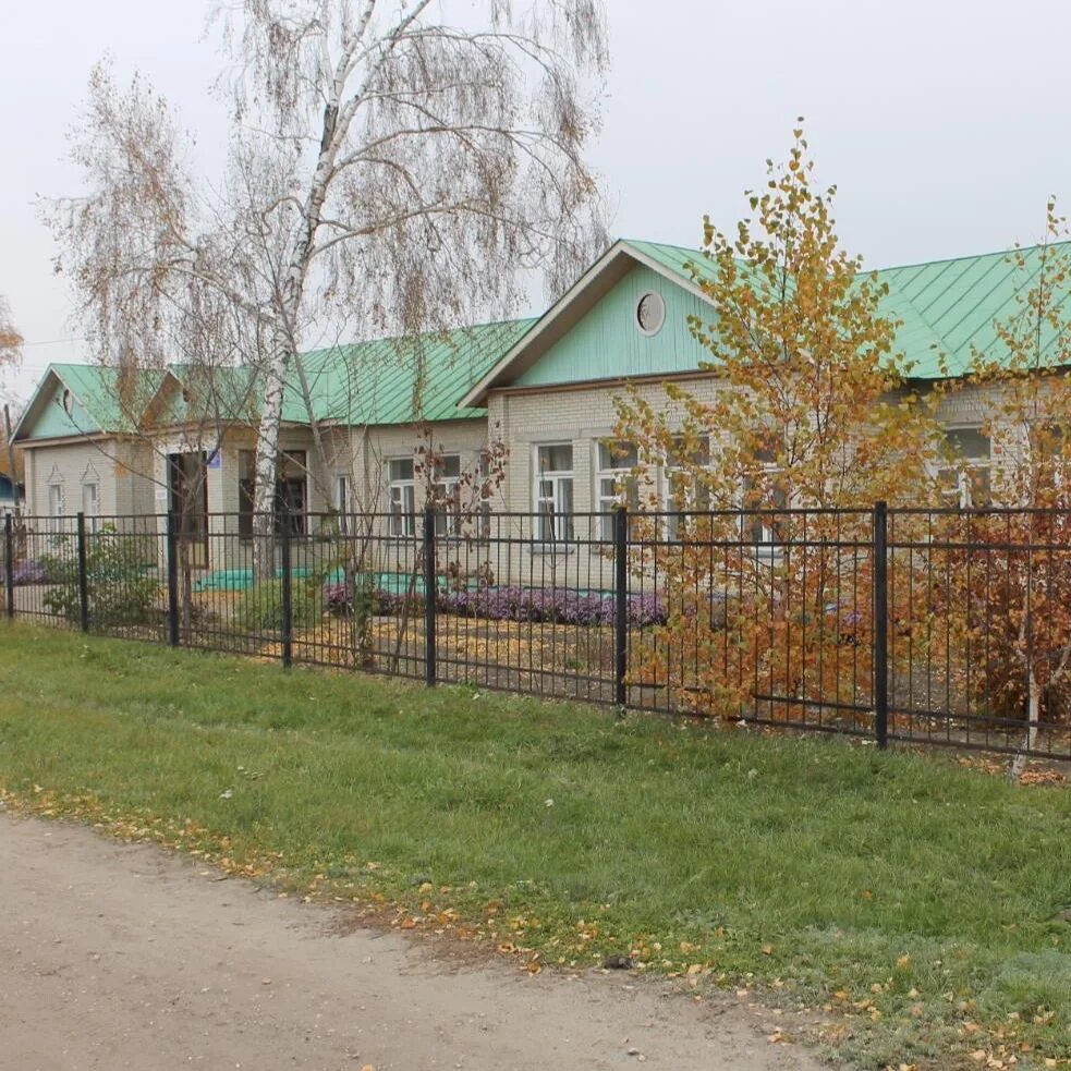 Село урицкое саратовская область. Урицкое лысогорский район саратовская область. школа урицкое. мбоу сош с. урицкое лысогорского района саратовской области. урицкая школа саратовская область.