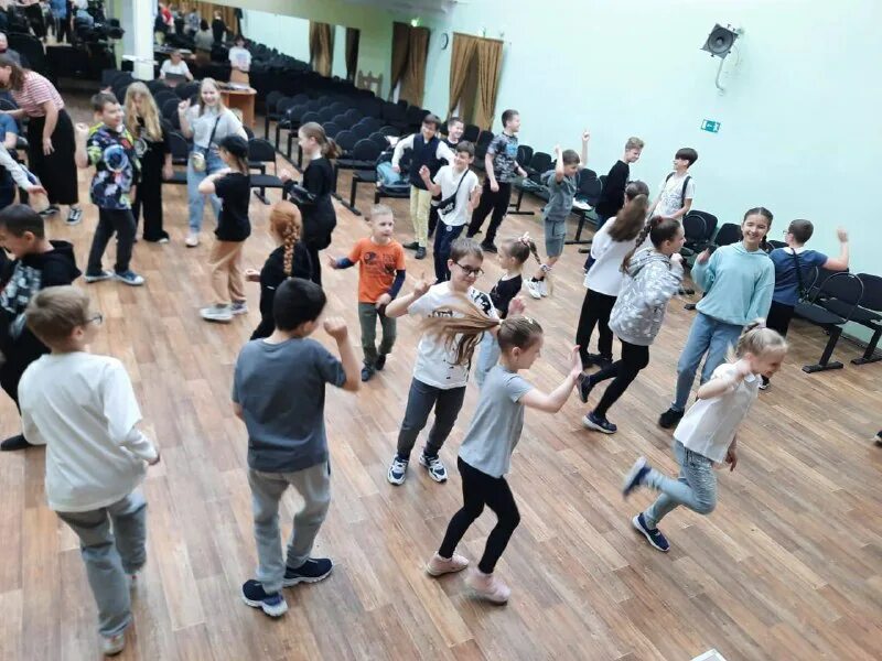 в хоровом кружке занимаются 9 человек